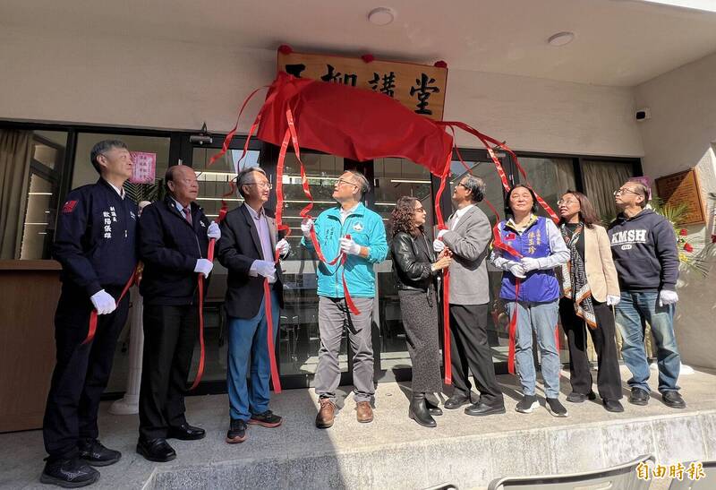金門高中「玉柳講堂」啟用 捐助人東周化工董事長陳永東揭牌