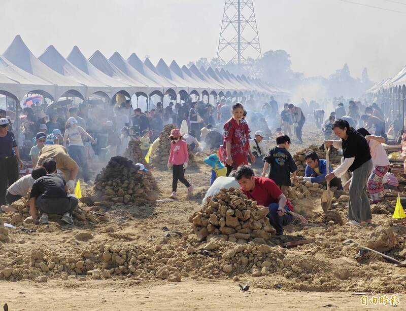 台灣甘藷聯盟台南萬人焢窯 1.1萬名親子熱情參與