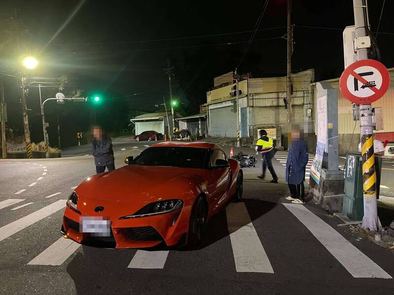 又是139線!重機與「牛魔王」超跑路口碰撞 騎士噴飛骨折