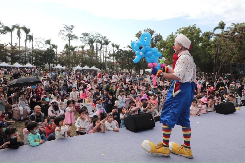 台南耶誕跨年第2場「佳里童話太空站」熱鬧 吸客6000人