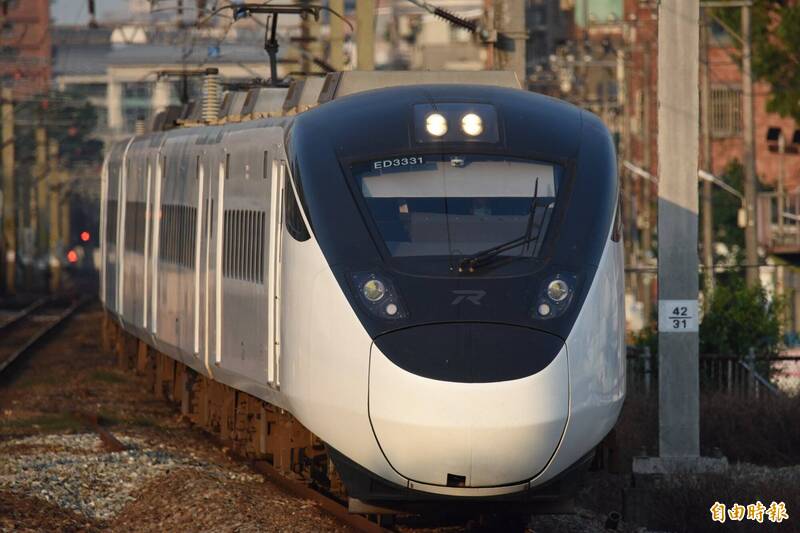 台鐵「桃園到中壢」電力故障 延至21時恢復雙向通車