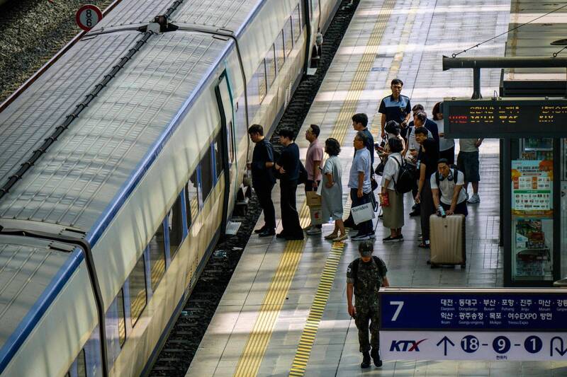 南韓KTX列車驚傳起火 388名乘客倉皇疏散