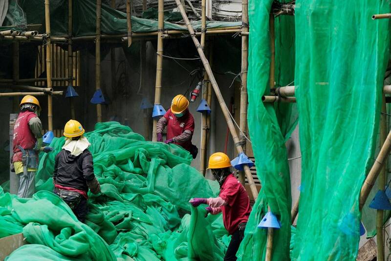 宏福苑餘悸猶存！香港穗禾苑工人抽菸被舉報後立即開除