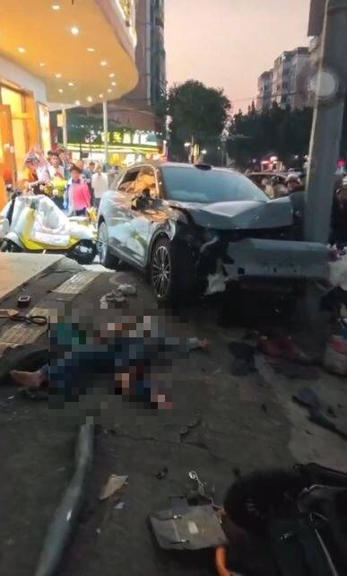 现场一片狼藉。（取自X）