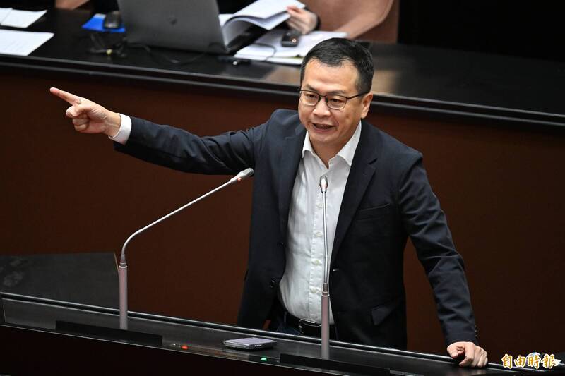 羅智強批廢棄光電板是人禍 讓政府、人民、業者三輸