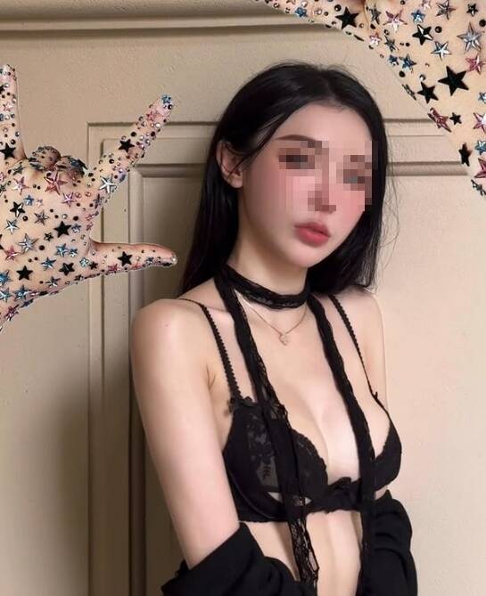 吳姓網美自封「醫美變臉魔術王」，常在IG上分享火辣性感美照（見圖），新北市警方最近接獲線報吳女涉毒，循線到住處緝毒，查獲大麻菸彈、搖頭丸等毒品，續追醫美業務是否涉及醫事法。（記者吳仁捷翻攝）警方提供