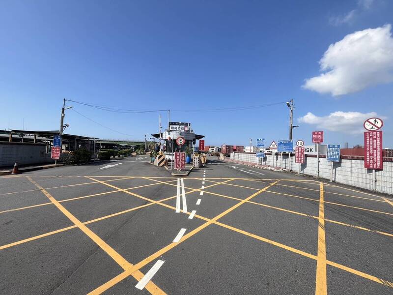 曳引车司机将车开回停车场停妥后，突然倒下身亡。（民众提供）