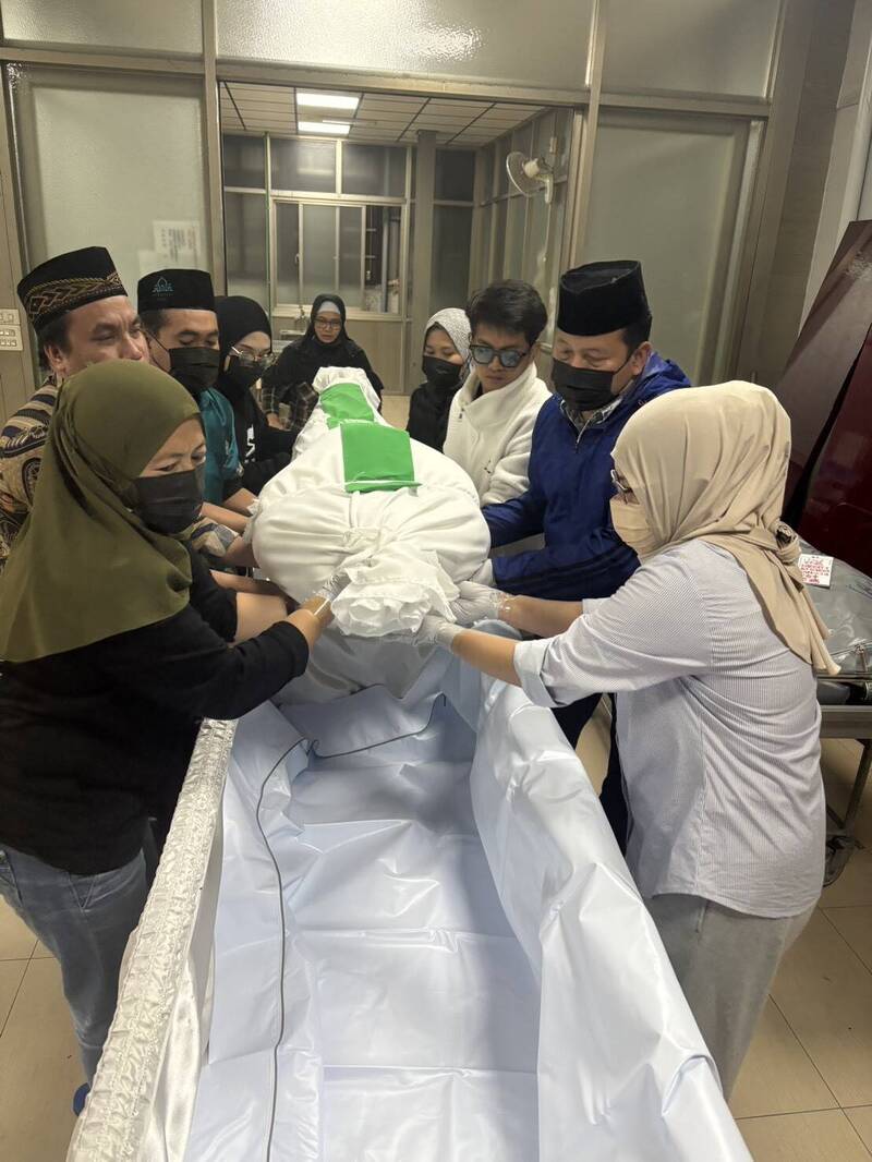 雇主廖女历经1个多月奔波筹钱，总算凑足27万多元让安妮的遗体能运回家乡。（记者王冠仁翻摄）