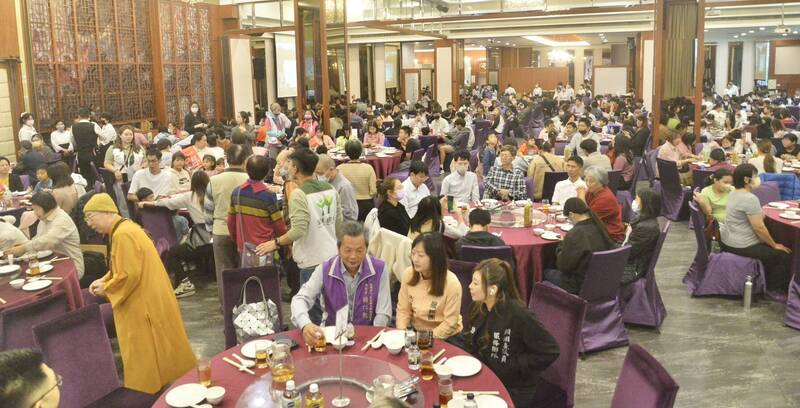 嘉義家扶中心今天上午舉辦「2025年歲末冬暖幸福相聚圍爐」。（圖由嘉義家扶中心提供）