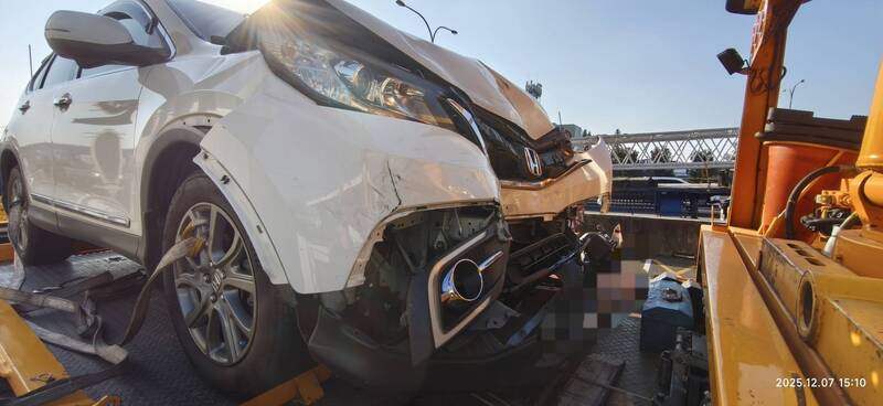 第二起車禍造成4車連環撞。（警方提供）