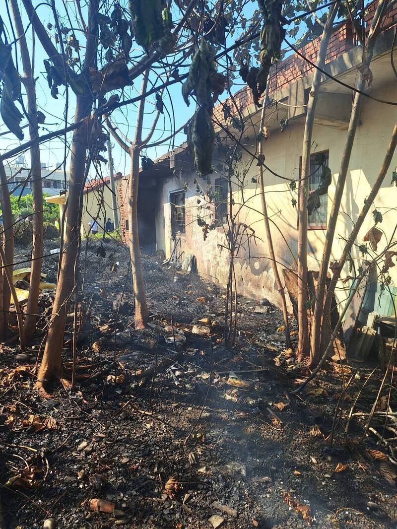 彰化芬園廢棄物突竄火！熊熊火舌波及休旅車、民宅