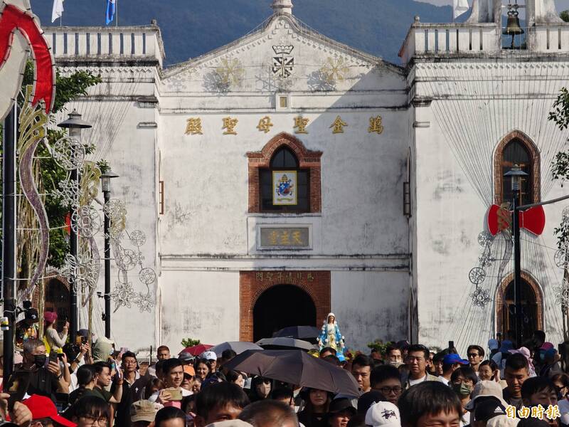 萬金聖母聖殿是天主教的信仰中心。（記者陳彥廷攝）