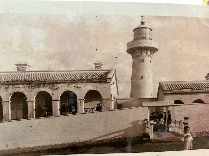 鵝鑾鼻燈塔舊貌。（記者蔡宗憲翻攝）