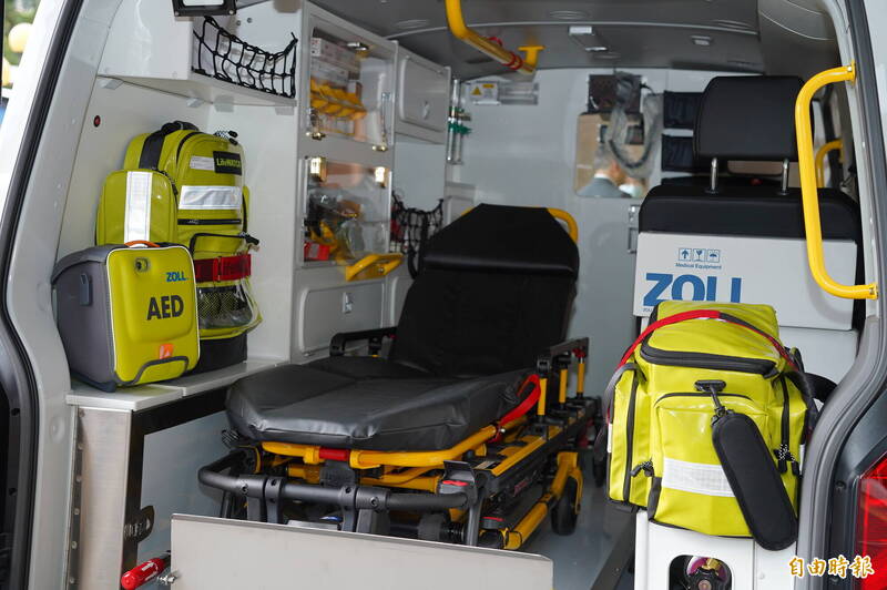 台中先天豐龍聖道堂捐竹縣救護車 楊文科:縣內最新且搶救設備最完備