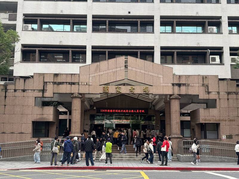 地方特考逾2.2萬人報名 估錄取率16.34%