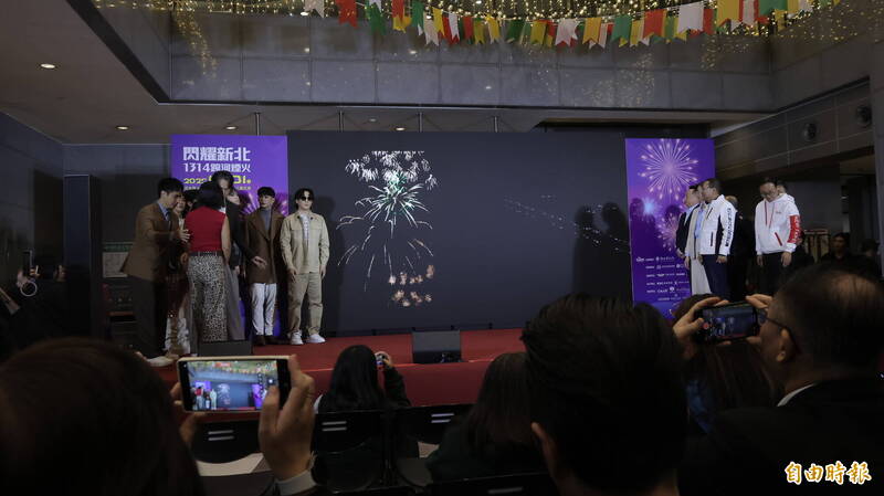 宣傳記者會播放煙火模擬影片。（記者黃政嘉攝）