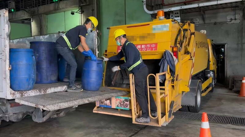 清潔隊一星期來兩天收廚餘？彰縣學校跳腳 環保局說話了。