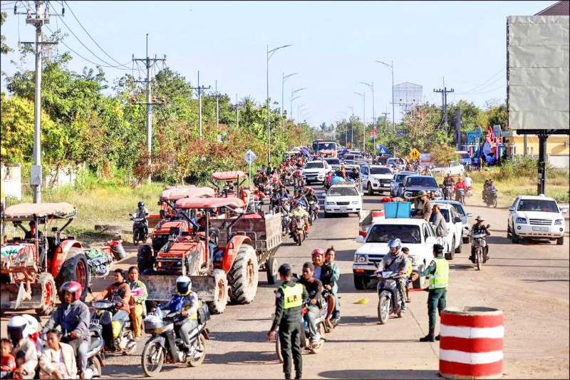 泰國已撤離邊境地區約40萬人。（歐新社）