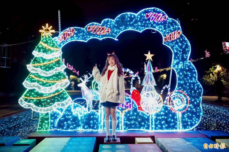 4米高夢幻聖誕花束盛開 中港大排、鴨母港溝絢爛燈海將登場