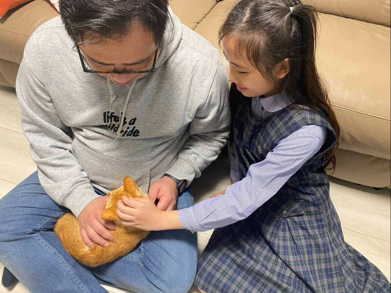 LINE追蹤、電話訪查 新北動保處強化認養服務