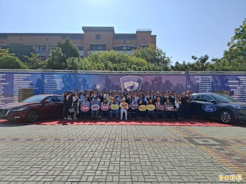 114學年度全國高級中等學校學生工業類技藝競賽，輪由岡山農工承辦，獲得近百家廠商業者情義相挺。（記者蘇福男攝）