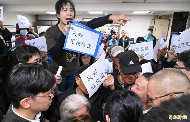 社子島區段徵收首場公聽會 自救會率團抗爭與警肉搏鬧哄哄