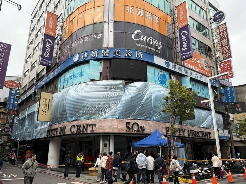 板橋氣爆初判大樓梁板錯位 新北市府啟動鑑定、業者全額買單