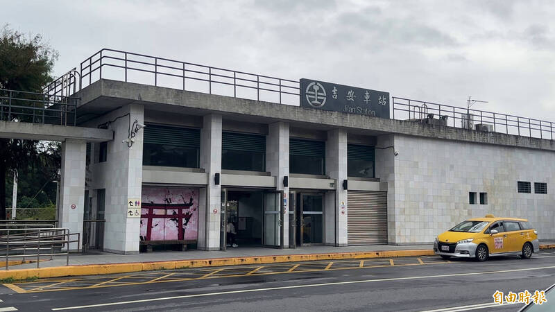 台鐵花蓮吉安站今天清晨發生一起旅客疑似情緒不滿失控攻擊站務員的暴力案件。（記者王錦義攝）