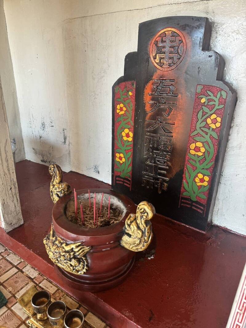 地主想拆廟種田 美濃伯公遭丟蛇、噴黑漆