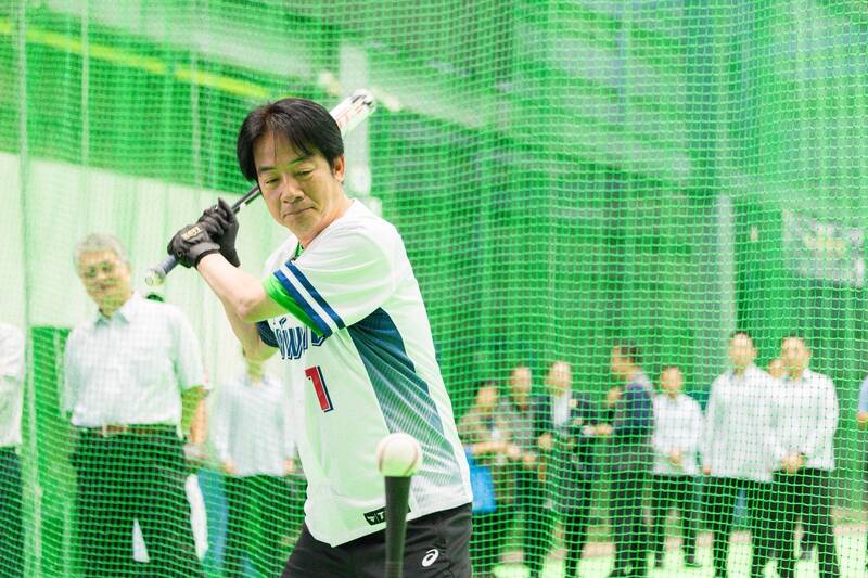 探班青棒圓夢團 巧遇達比修有「賴式幽默」逗樂全場