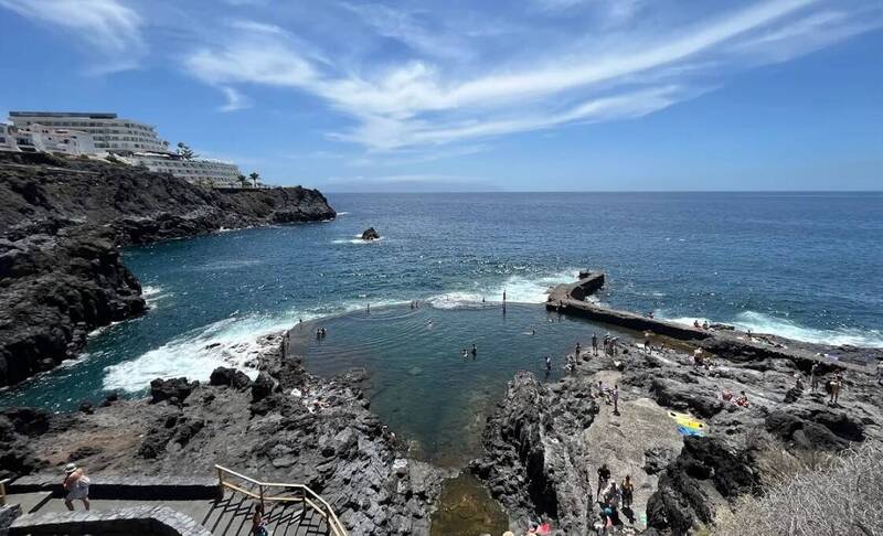 連爆悲劇!無視西班牙巨浪警告 6遊客慘遭大浪捲入釀4死