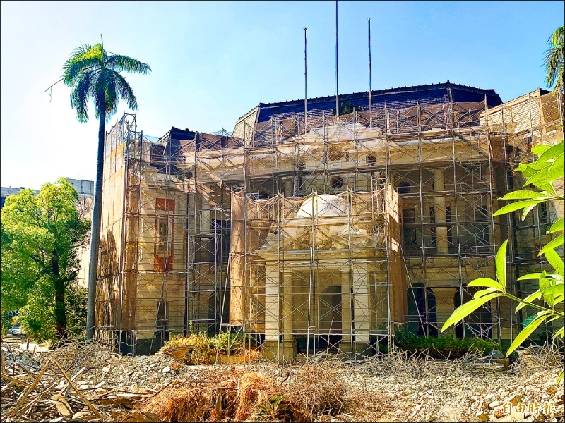 國定古蹟台中州廳整修 廣場慘如廢墟