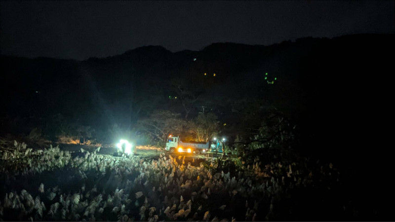 自由日日Shoot》三峽2千坪農地遭倒廢瀝青/檢方認定是環保蟑螂 插角里長羈押禁見