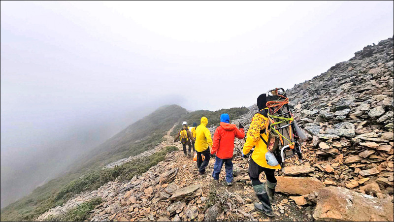 疑延遲找人 退休校長山難 領隊列被告交保