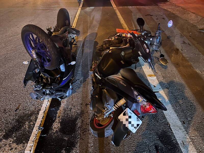 苗栗3車連環追撞變「聖杯」現場 打檔車「前滾翻」倒立嚇壞路人