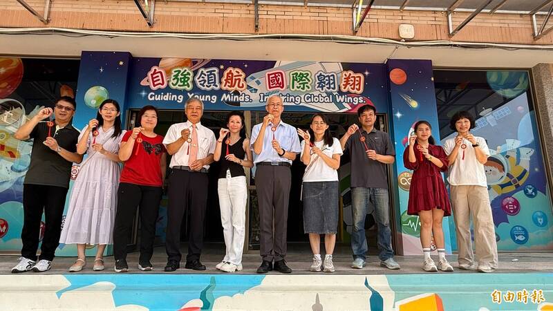 自強國小深耕永續教育 獲新北「低碳校園金熊獎」、「總務有功學校」雙獎