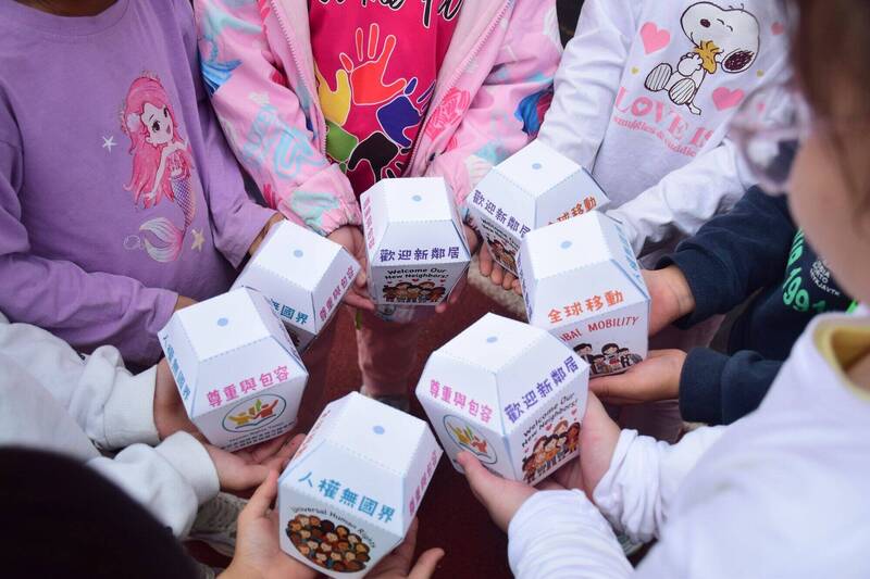 響應世界人權日 北市「光的倡議」為移動的人點一盞燈