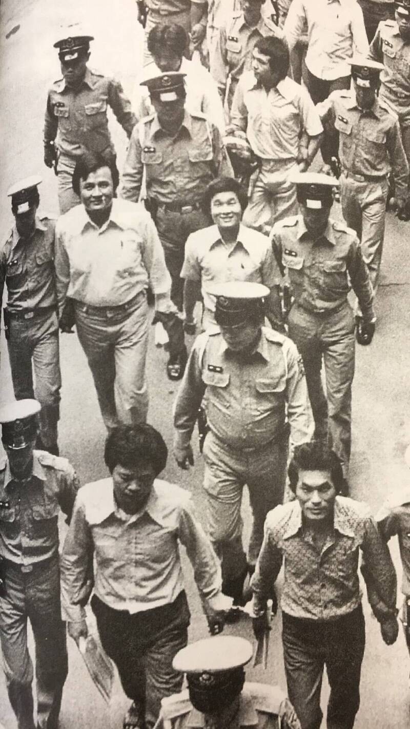 美麗島46周年 邱議瑩PO泛黃照:父親被捕入獄讓8歲女孩一夜長大