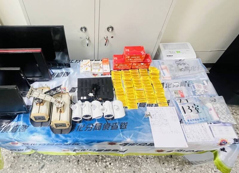 善化警方聯手移民署，破獲以泰妹選妃為號召的應召站，扣得相關證物。（民眾提供）