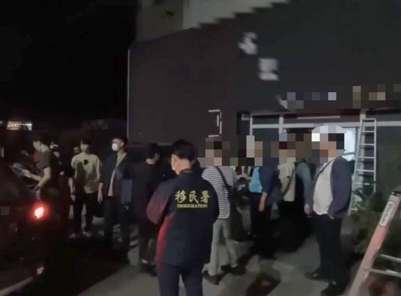 善化警方聯手移民署，破獲以泰妹選妃為號召的應召站，移送法辦。（民眾提供）