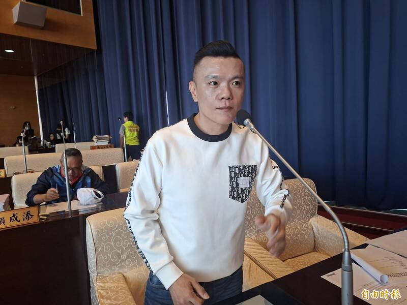 民眾黨議員江和樹表示，反對凍結警局宣傳費。（記者蘇金鳳攝）