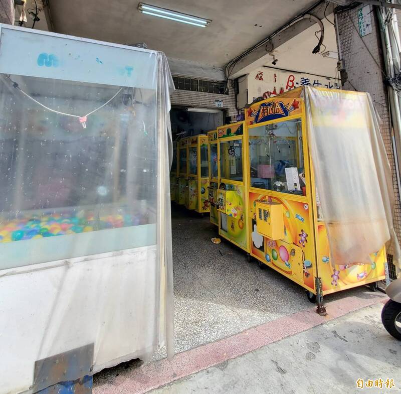 獨家》高雄檳榔攤兇手重回案發地冷血觀察 鞋子沾染血跡露餡