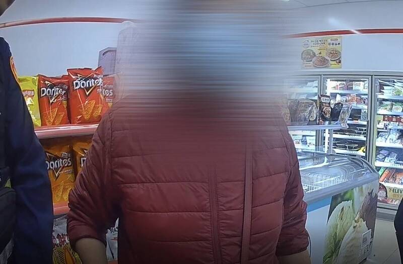 被愛沖昏頭？7旬婦為與網友見面  衝超商買點數當保證金險被騙