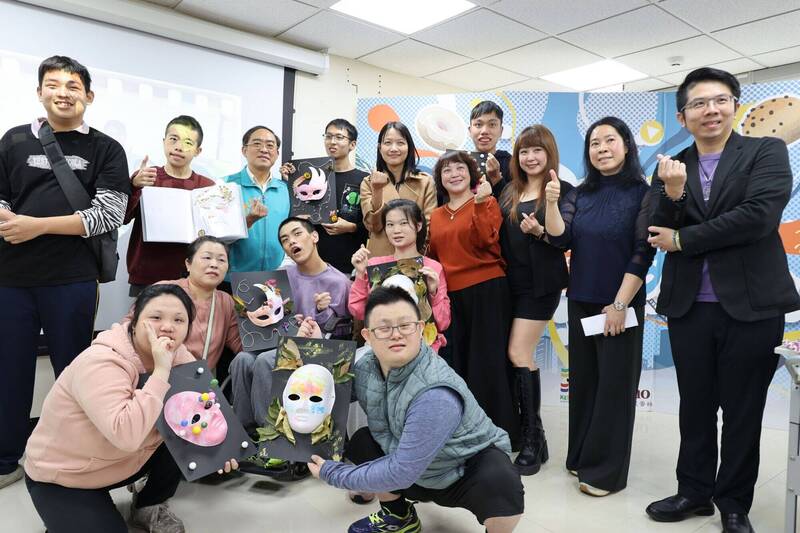 基隆希望學苑開辦彩妝基礎班 助特教生找到自己亮點