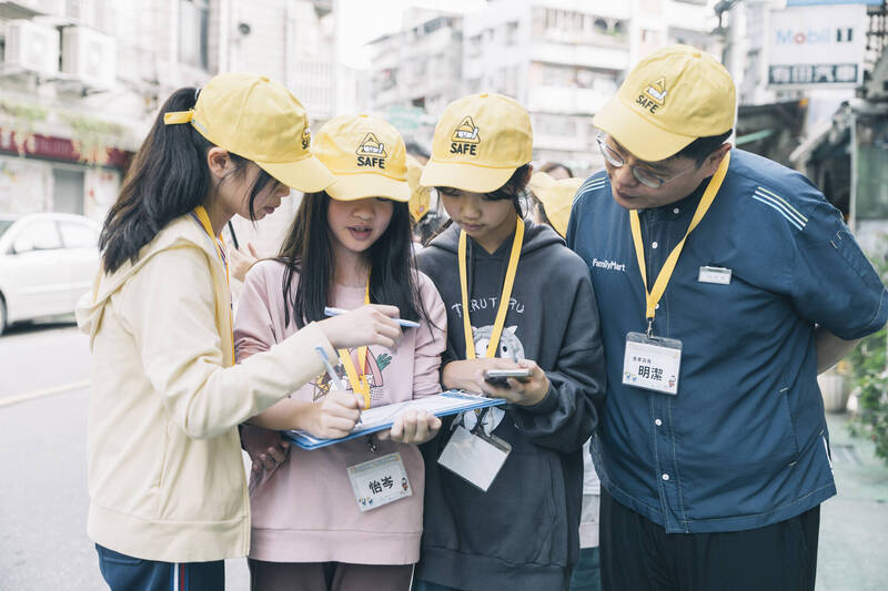 7成學生由家長接送上下學 靖娟推動繪製「社區通學風險地圖」