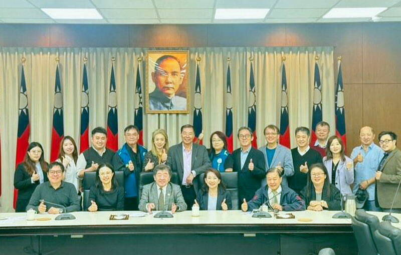 爭取重度失能者照護自由選擇權 長照協會向陳時中建言獲認同