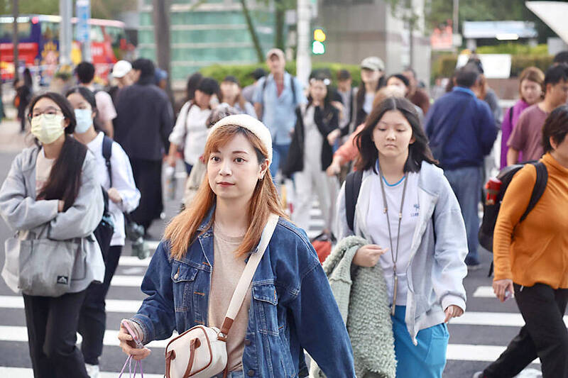 《TAIPEI TIMES》 Monthly wages surge on booming demand for AI