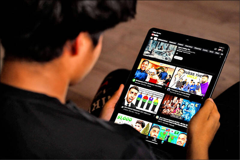 澳洲禁16歲以下用社媒創全球首例 各國相關規範一覽