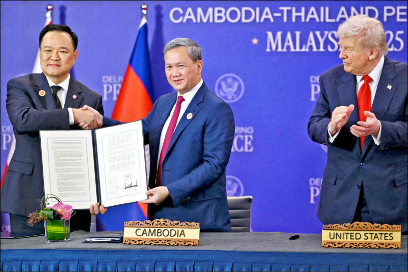 美國總統川普今年7月斡旋泰國和柬埔寨停火，10月還親臨馬來西亞見證泰柬簽署和平協議。（法新社檔案照）