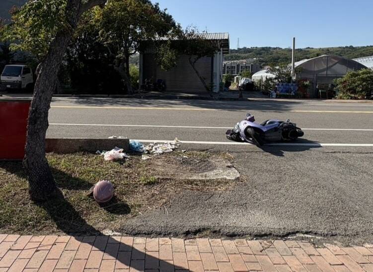 公德心在哪？ 亂丟垃圾包害老婦摔車 警方︰涉及過失傷害